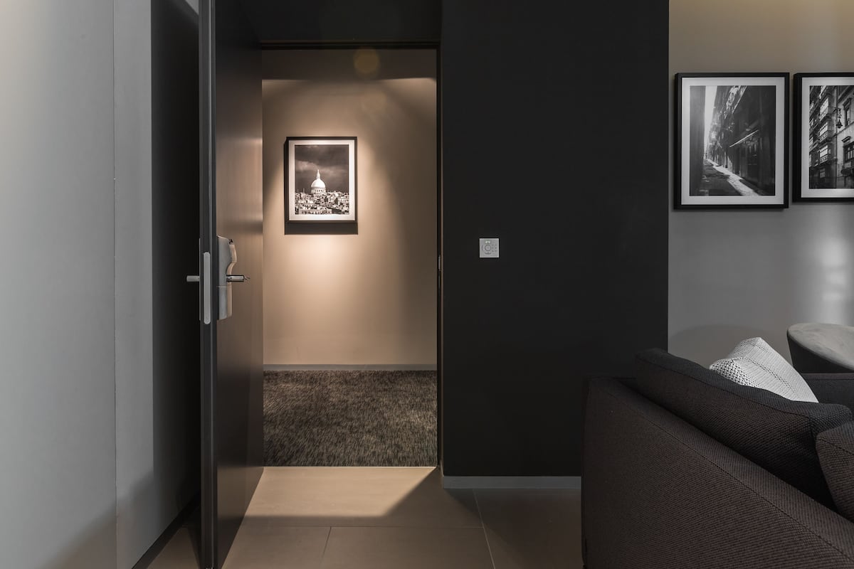 Duplex Suite | 高級寢具、羽絨被、迷你吧、房內夾萬