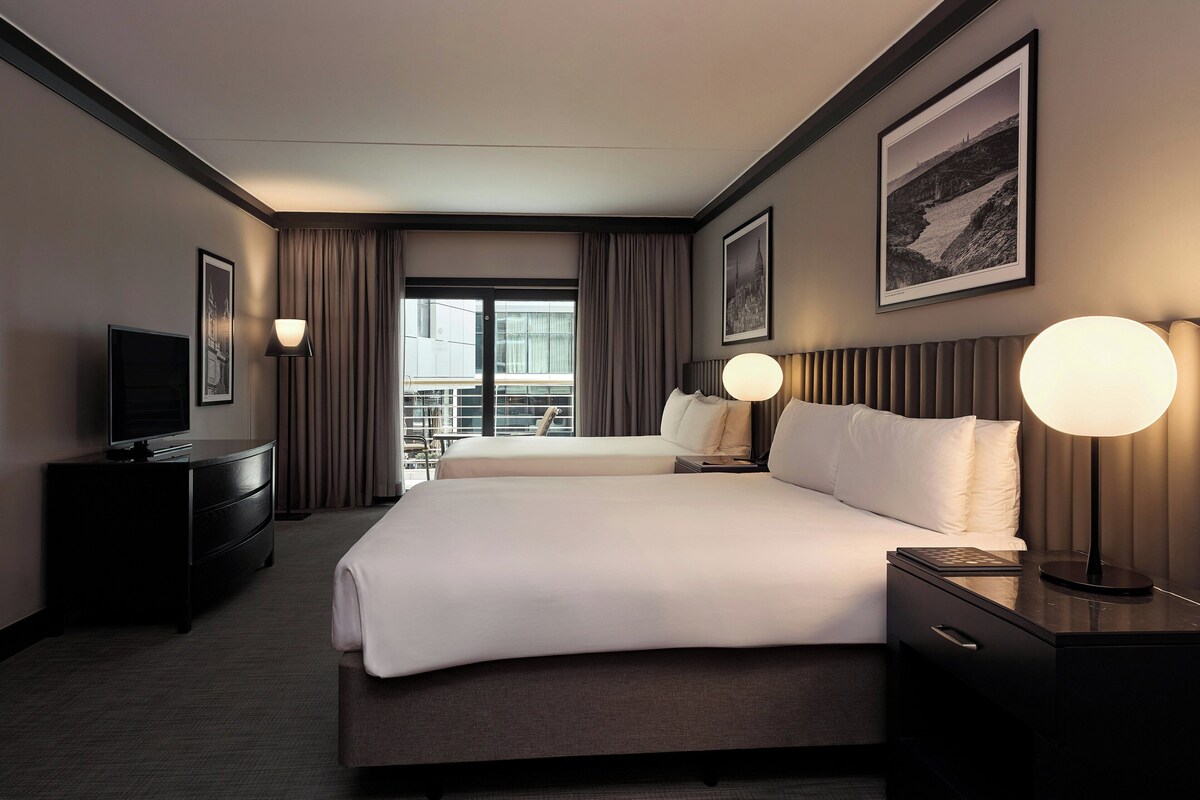 Grand Suite, 2 King beds with Sofabed, Club Lounge Access | 高級寢具、羽絨被、迷你吧、房內夾萬