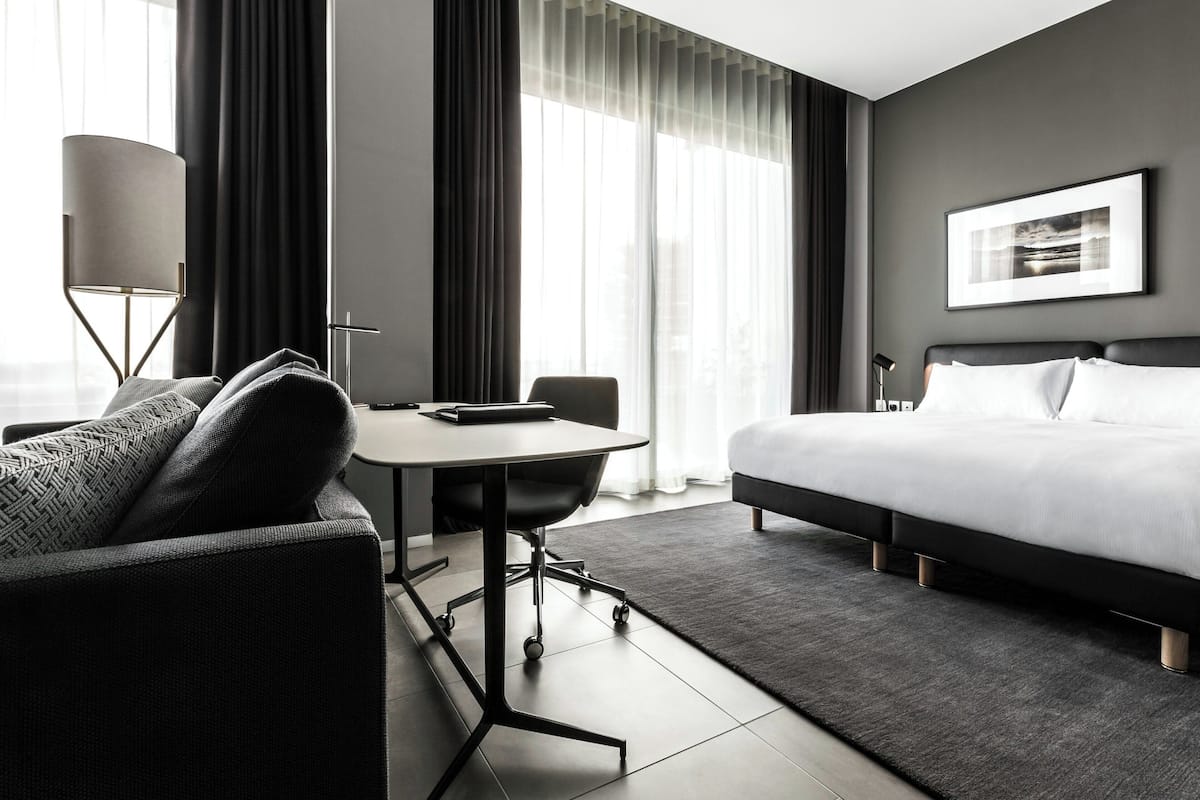 Suite Club, 1 très grand lit, accès au bar-salon | Literie de qualité, couette en duvet, minibar