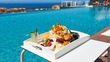 7 bars, bar en bord de piscine, bar de plage