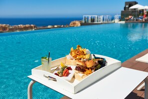 7 bares, bar junto a la piscina, bar en la playa