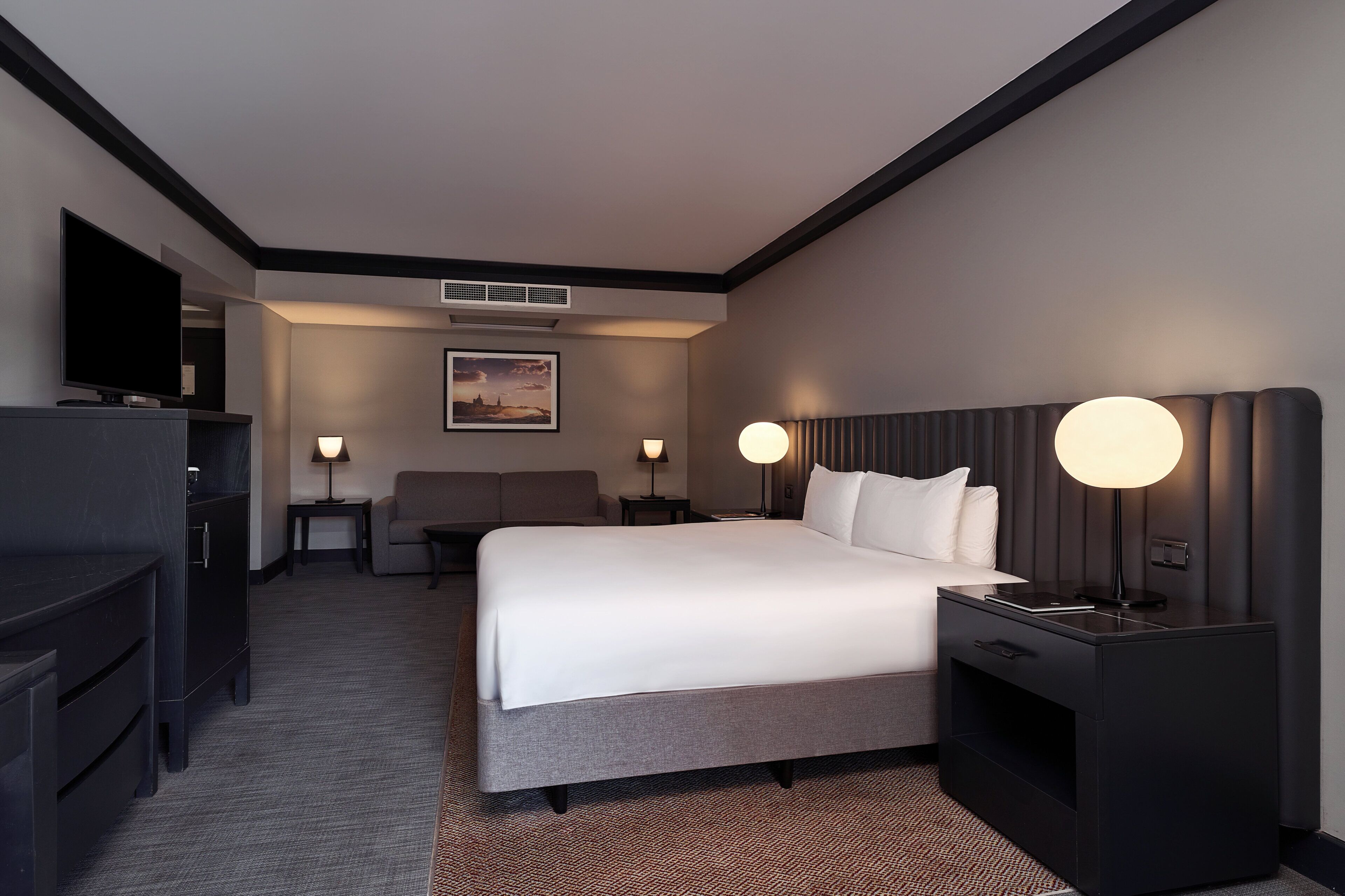 Junior Suite, 1 King Bed, Club lounge access, City View