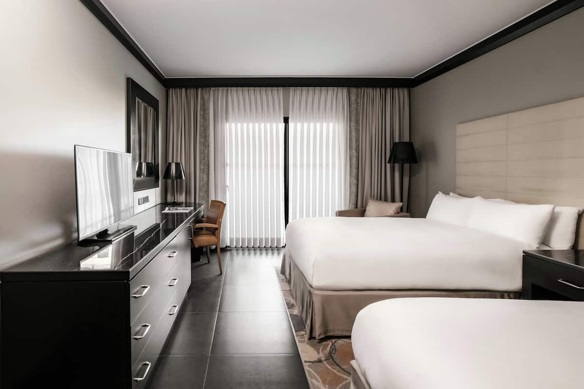 Premium bedding, down duvets, minibar, in-room safe