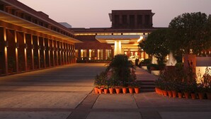 Property entrance - Jaypee Palace (Agra)