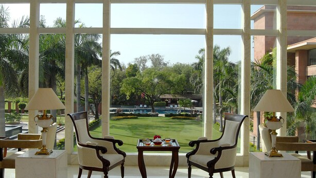 Bar (on property) - Jaypee Palace (Agra)