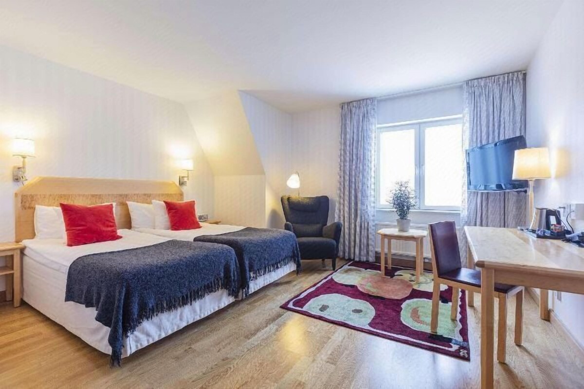 Premium bedding, laptop workspace, blackout curtains, soundproofing