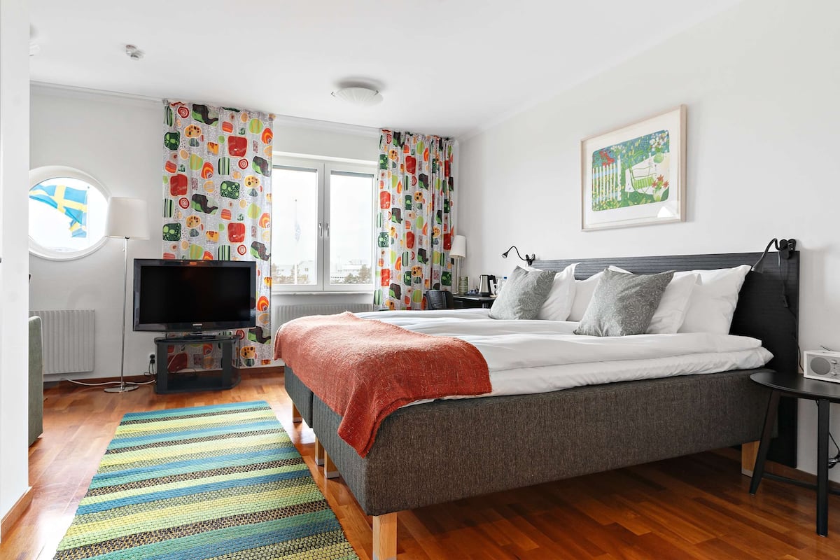 Superior Room, 1 Queen Bed, Non Smoking (with Sofabed)