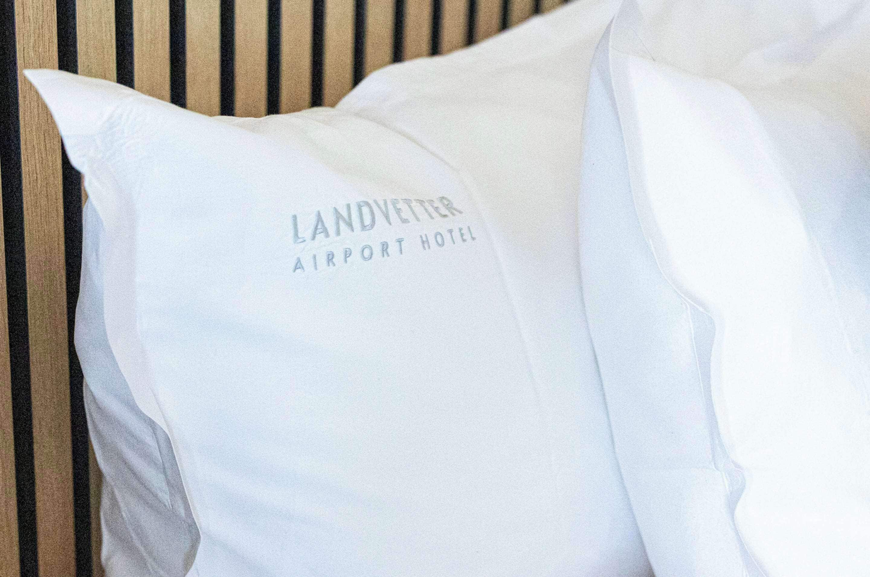 standard room, 1 queen bed, non smoking | 1 bedroom, premium bedding, laptop workspace, blackout curtains