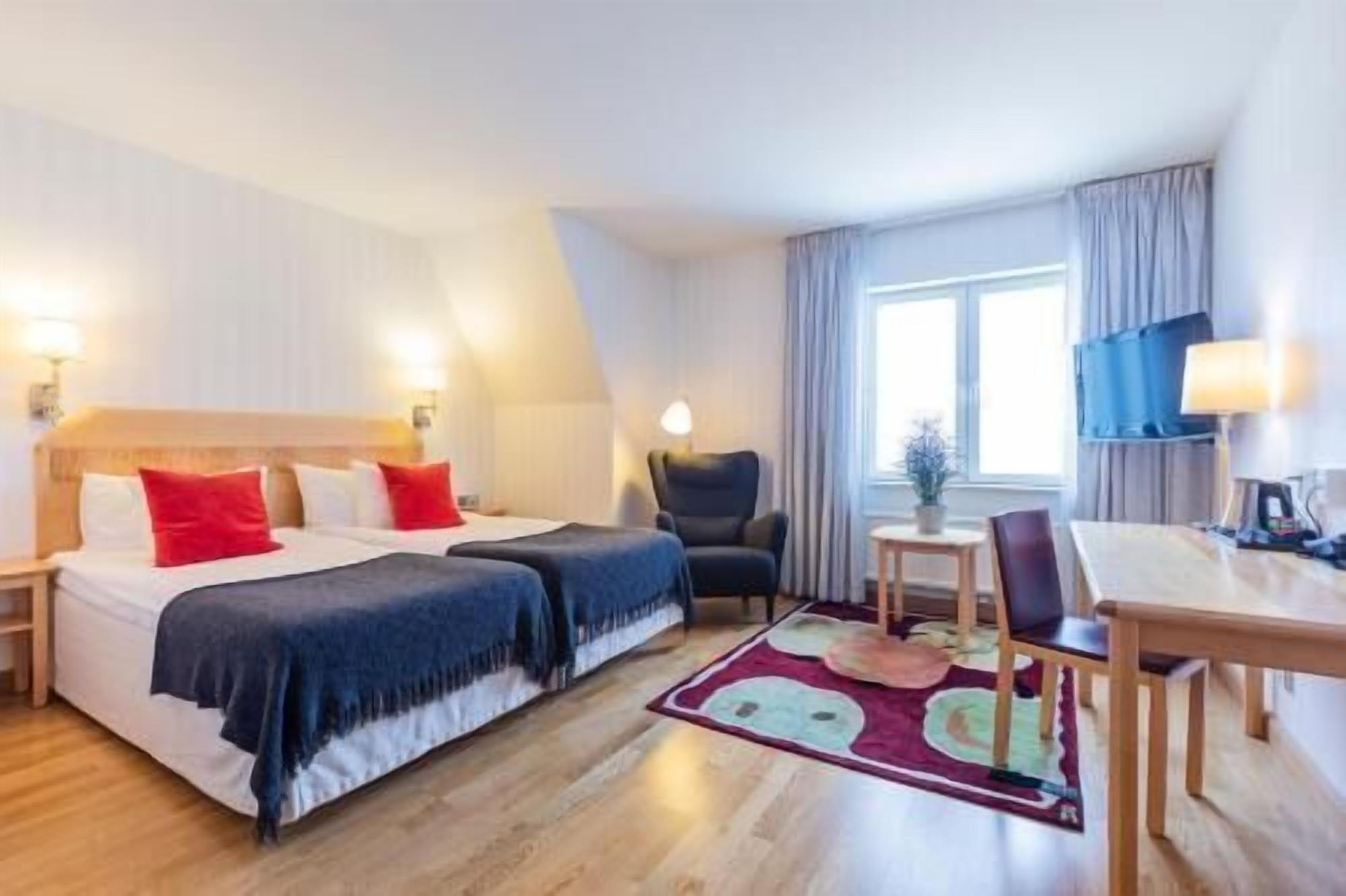 Premium bedding, laptop workspace, blackout curtains, soundproofing