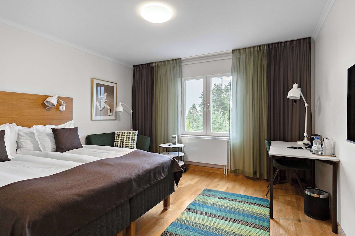 1 bedroom, premium bedding, laptop workspace, blackout curtains