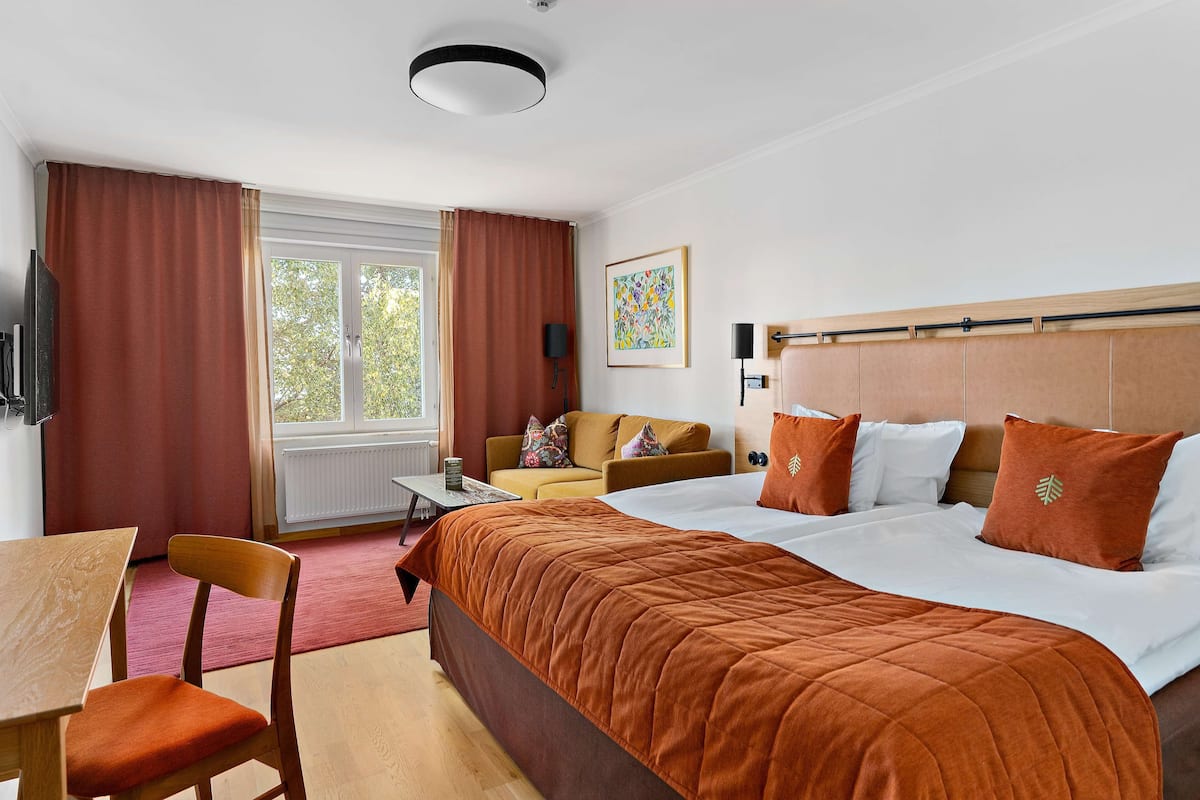Superior Room, 1 King Bed, Non Smoking