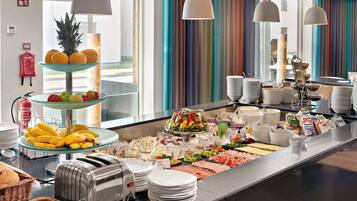 Free daily buffet breakfast