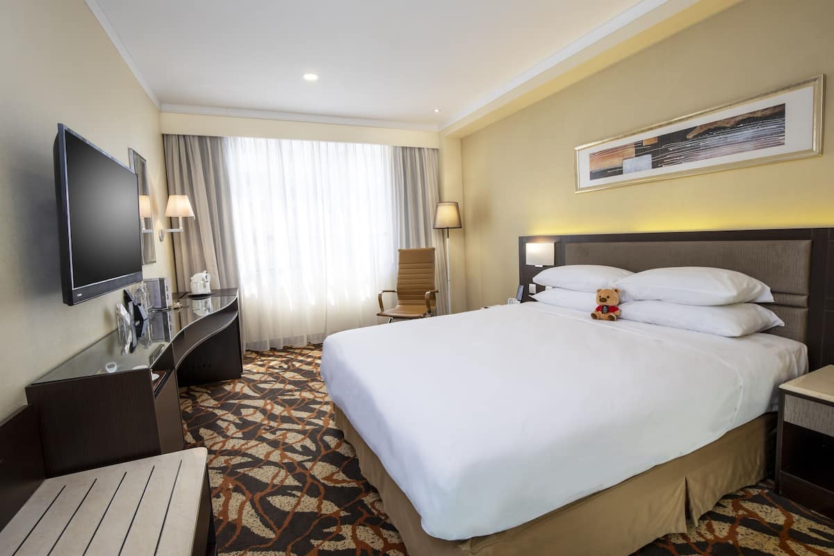 Caja de seguridad en la habitación, escritorio y cortinas blackout