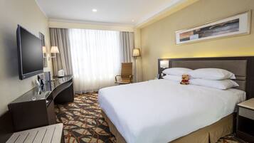 Habitación Deluxe | Caja fuerte, escritorio, cortinas opacas y tabla de planchar con plancha