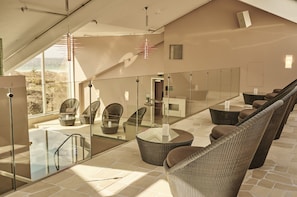 Espace de soins pour les couples, sauna, bain à remous, soins corporels