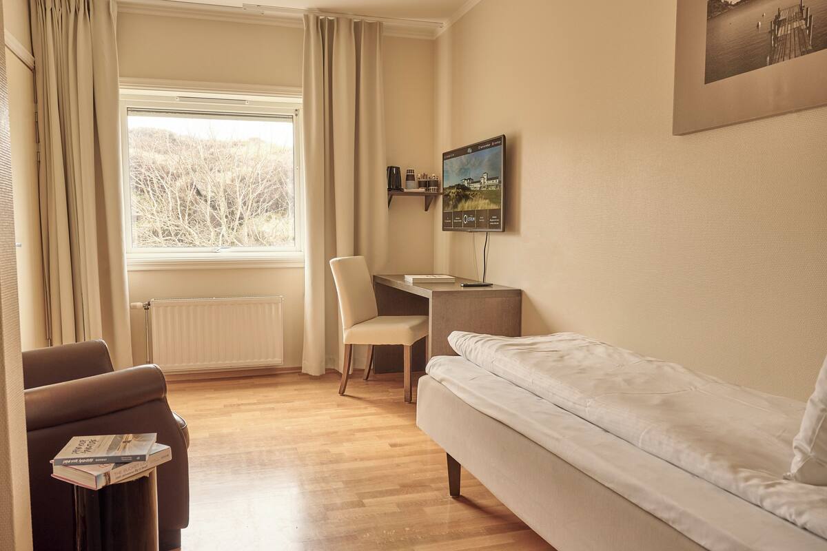 Classic Single Room | Pillowtop beds, in-room safe, desk, iron/ironing board (on request)