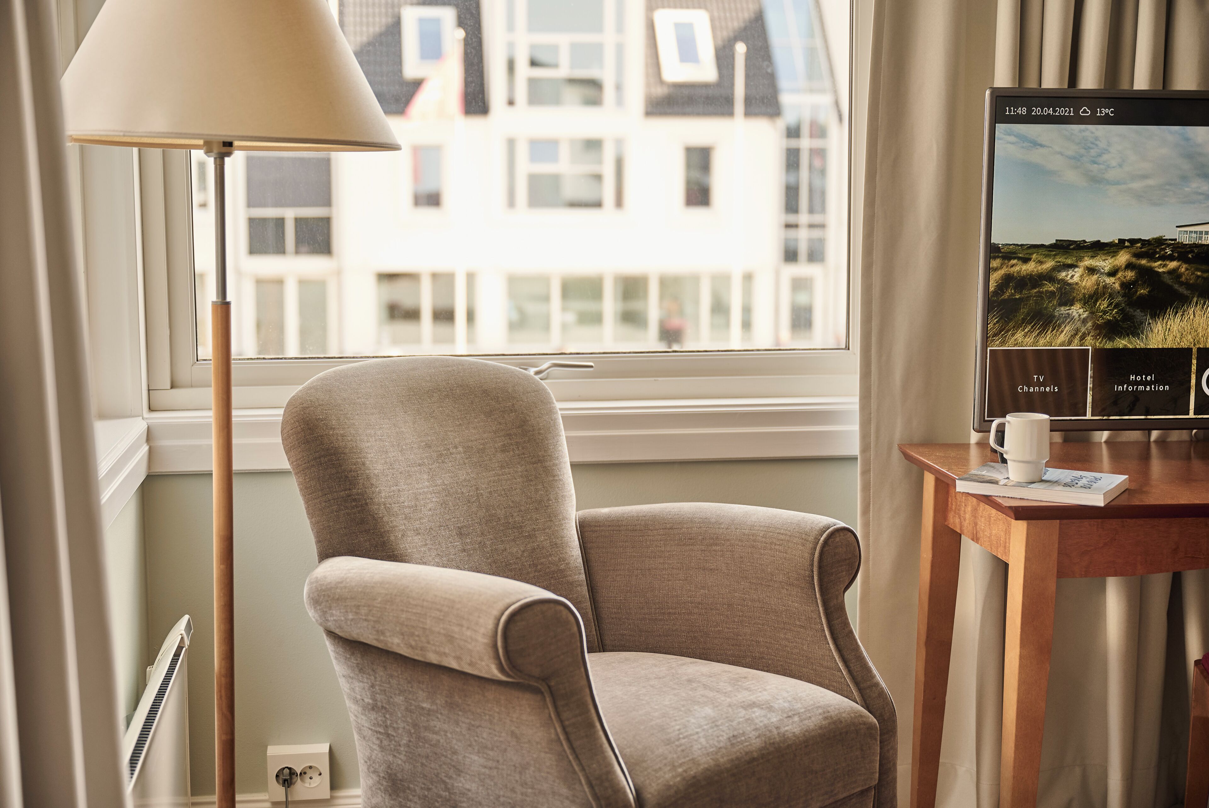 classic double room | 1 bedroom, pillow-top beds, in-room safe, desk