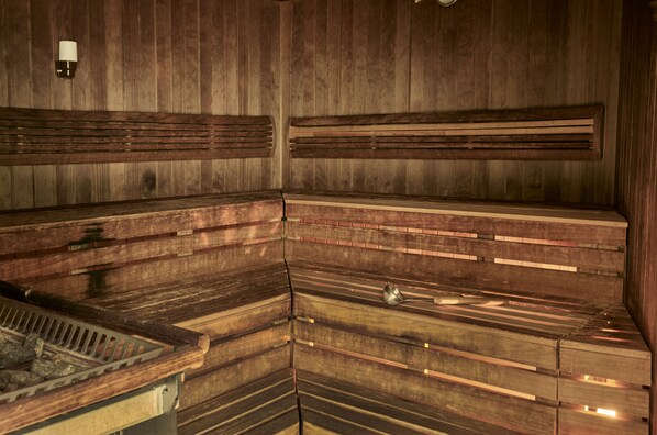 Couples treatment room(s), sauna, hot tub, body treatments