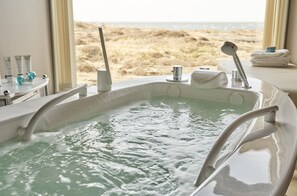 Couples treatment rooms, sauna, hot tub, body treatments