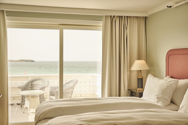 Kamar Deluks, pemandangan laut | 1 kamar tidur, bantalan ekstra lembut, brankas, dan meja kerja