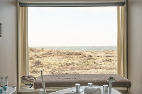 Couples treatment rooms, sauna, hot tub, body treatments. Sola Strand Hotel
