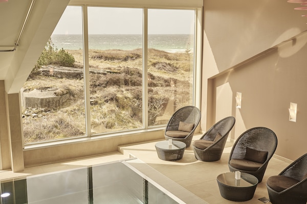 Couples treatment room(s), sauna, hot tub, body treatments