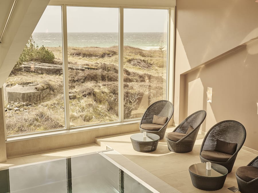 Couples treatment room(s), sauna, hot tub, body treatments