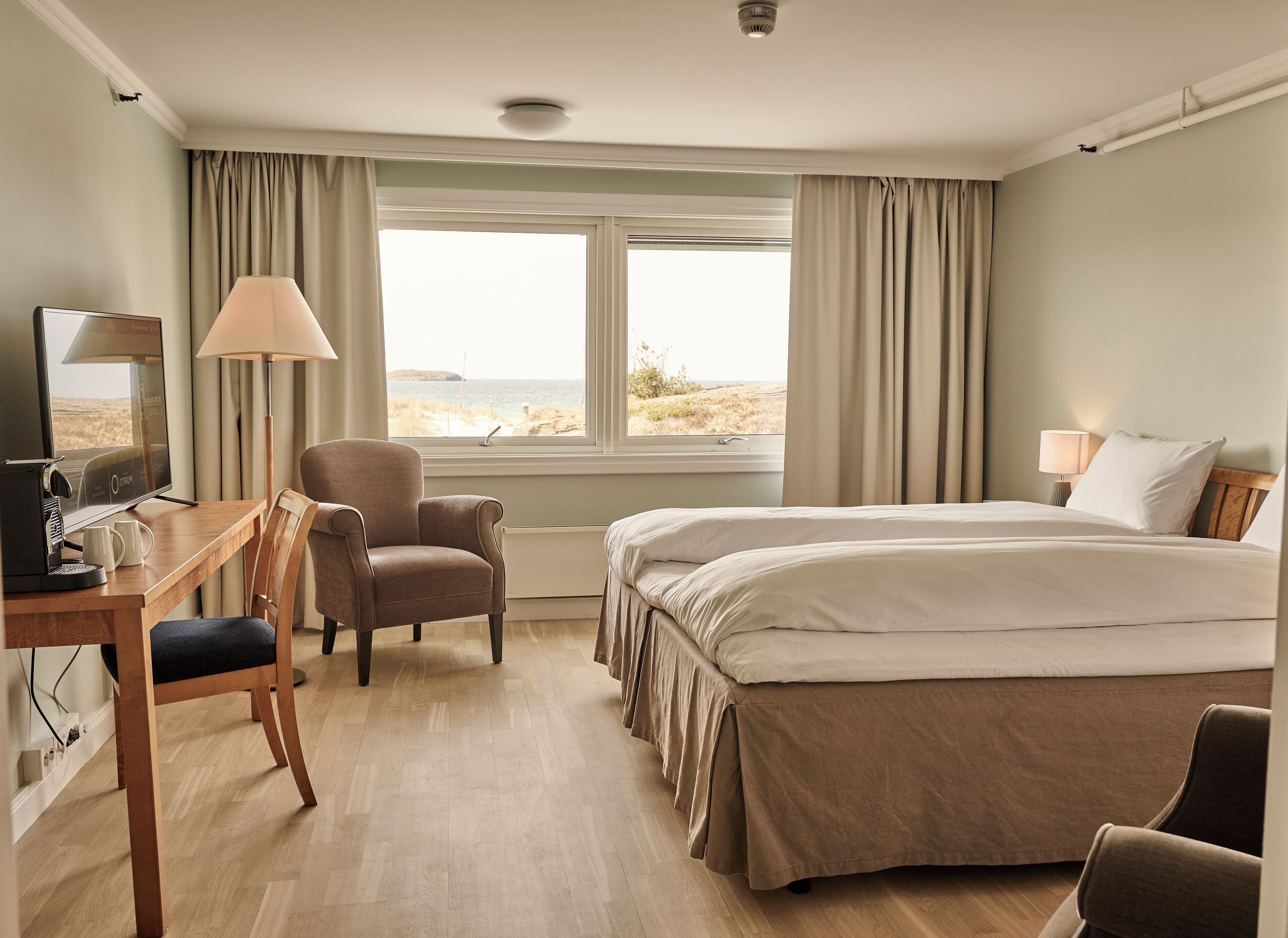 Deluxe Room, Sea View | Pillowtop beds, in-room safe, desk, iron/ironing board