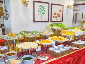 3 restaurants; lunch, dinner and brunch served  - Bong Sen Sai Gon Hotel (Ho Chi Minh City)