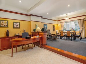 Minibar, safe på rommet, skrivebord og wi-fi (inkludert)