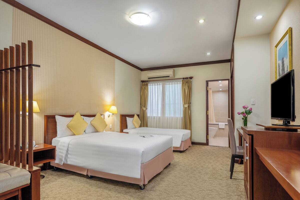 Kamar Triple Keluarga (Deluxe) | Minibar, brankas, meja kerja, dan Wi-Fi gratis