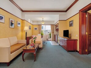 Minibar, in-room safe, desk, free WiFi