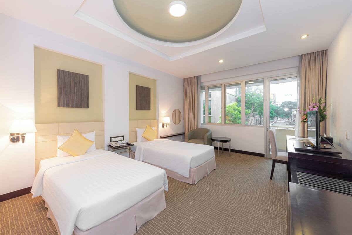 Deluxe City View Twin | Minibar, brankas, meja kerja, dan Wi-Fi gratis
