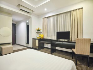Deluxe Double Room | Minibar, in-room safe, desk, free WiFi