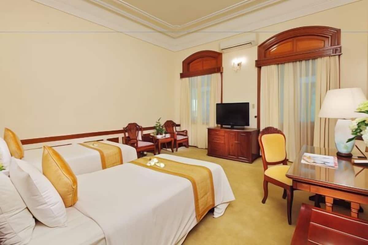 Minibar, in-room safe, desk, free WiFi