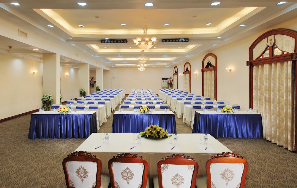 Hotel Continental Saigon by null