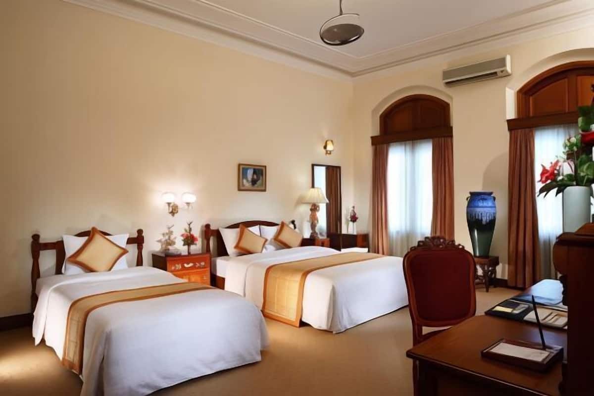 Minibar, in-room safe, desk, free WiFi