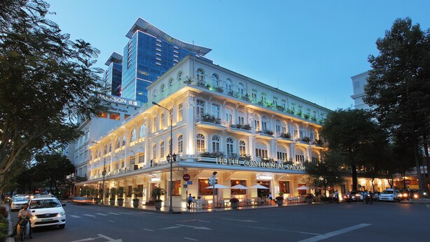 A historic hotel with a classical facade, multiple balconies, and a prominent entrance.