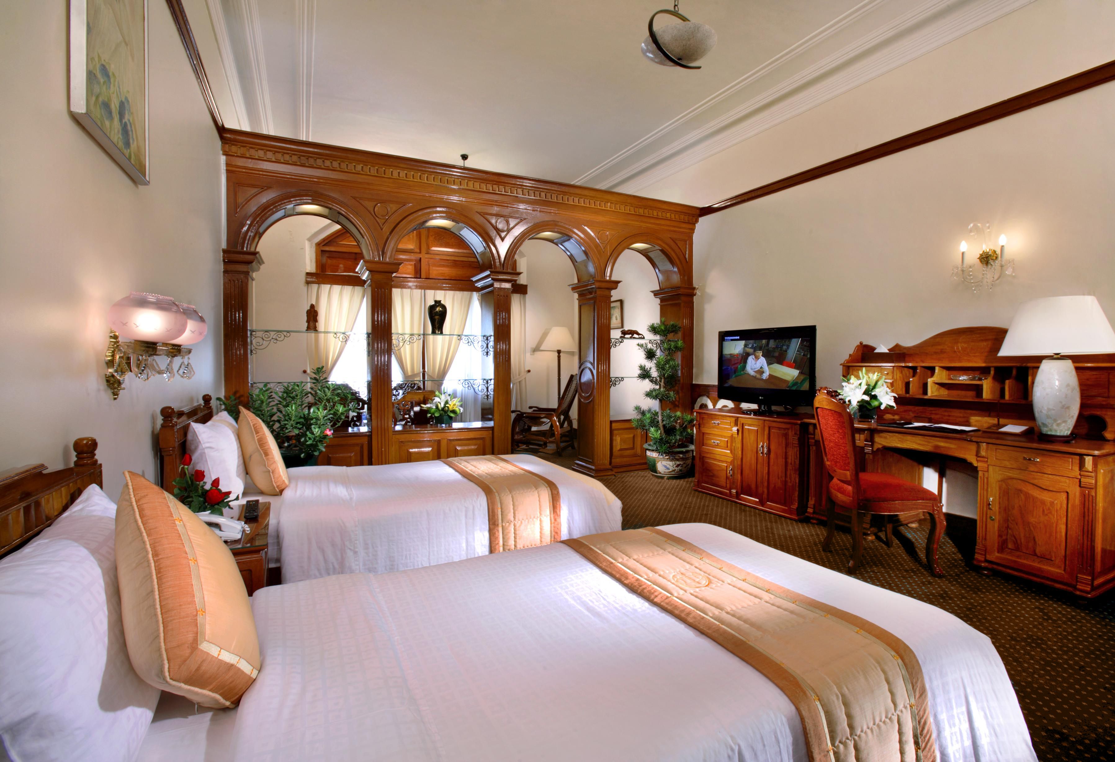 opera view suite | minibar, in-room safe, desk, free wifi