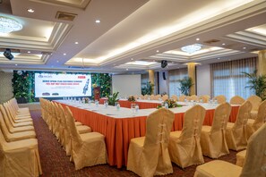 3 restaurants, serveren ontbijt, lunch, diner, Chinese gerechten