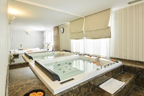Sauna, bain de vapeur, soins du corps, enveloppements, soins du visage