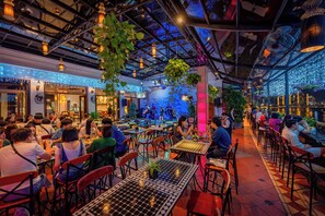 Breakfast, lunch, dinner served; al fresco dining - Hotel Majestic Saigon (Ho Chi Minh City)