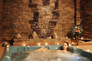 Sauna, spa, bain de vapeur, soins du corps, massage aux pierres chaudes
