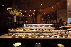 Breakfast, lunch, dinner served; alfresco dining
