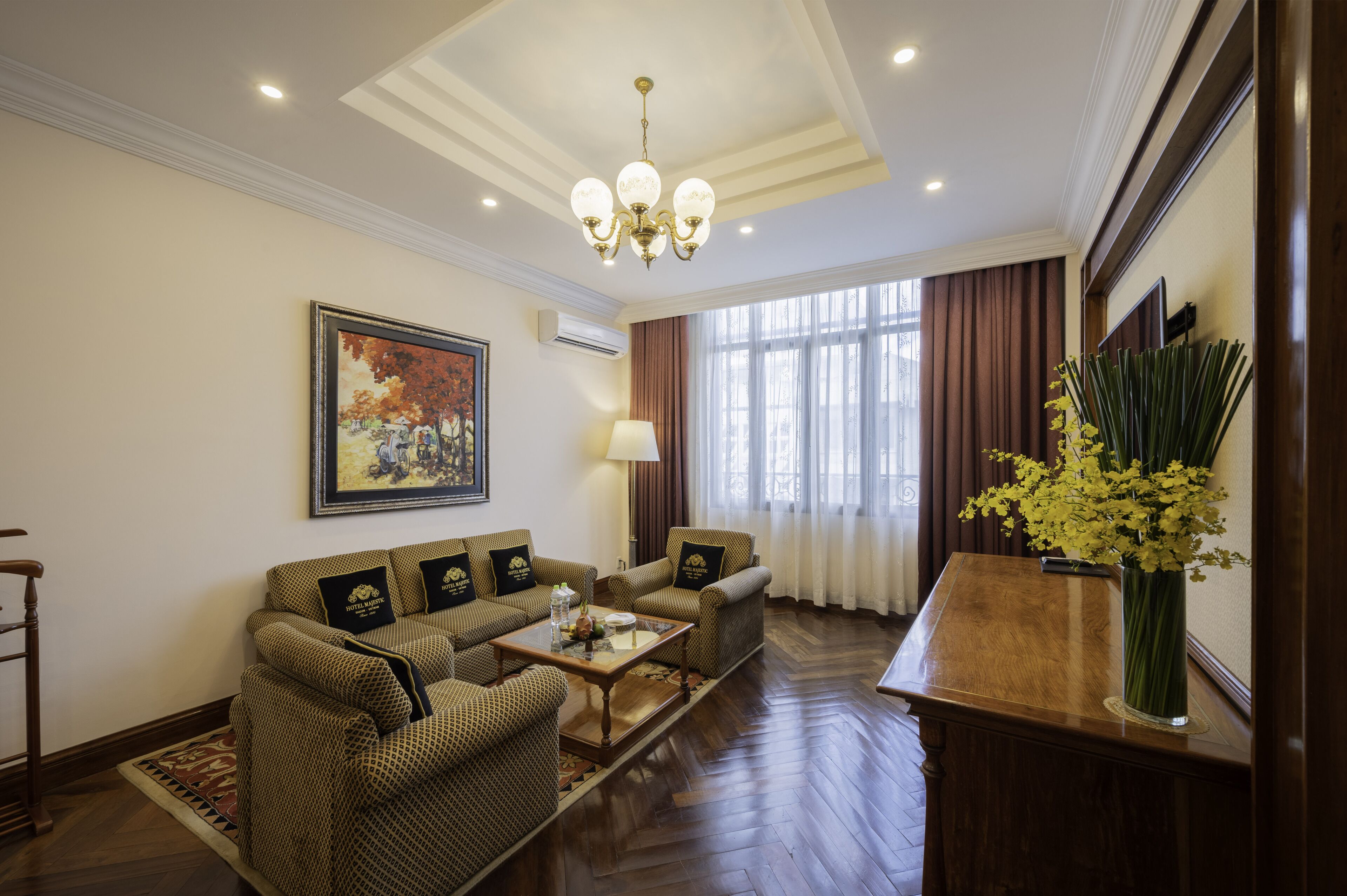 century suite | living area | 42-inch tv with satellite channels
