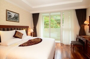 Premium bedding, minibar, in-room safe, desk