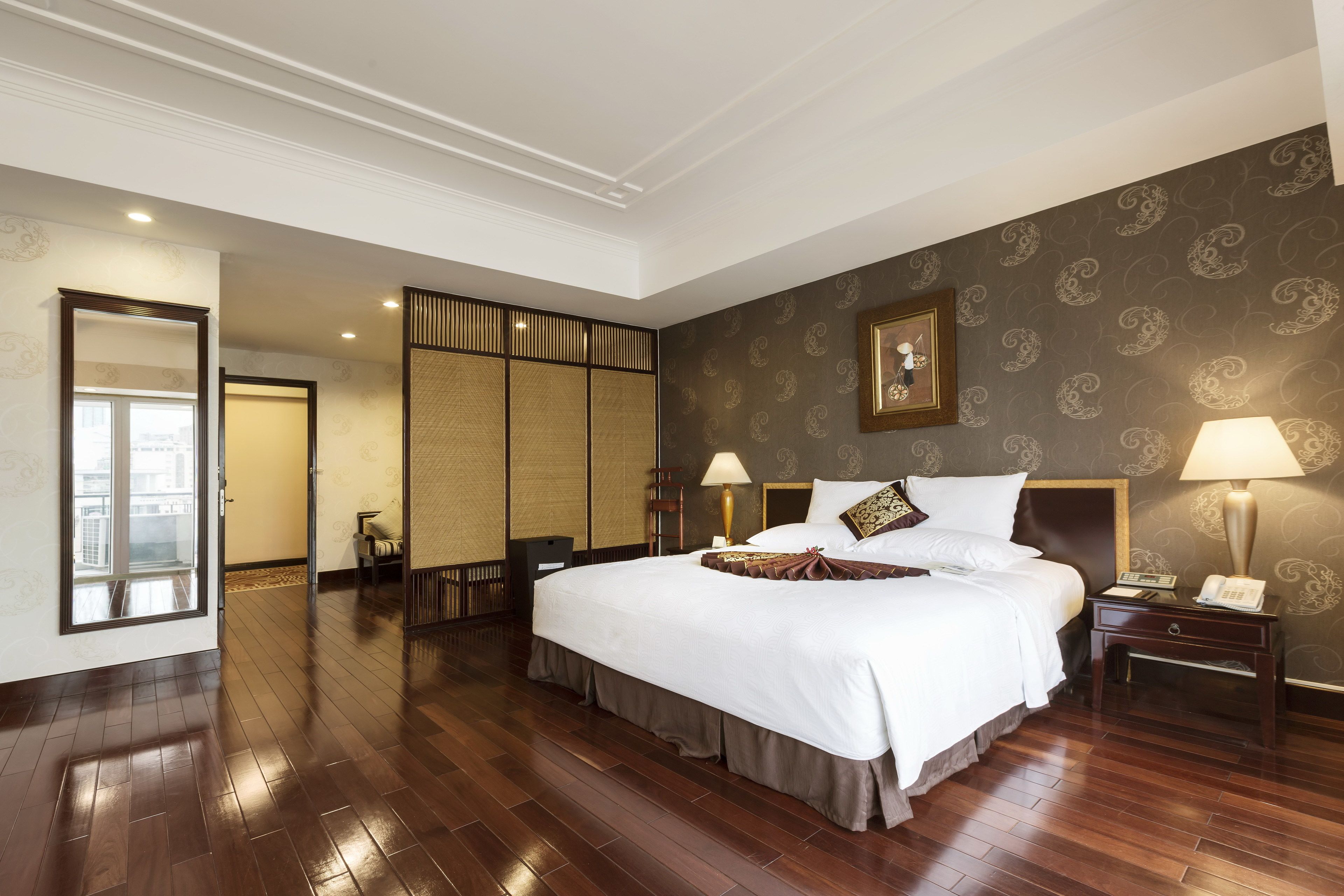 Rex Suite King | Premium bedding, minibar, in-room safe, desk