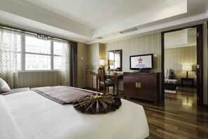 Executive Governor Suite King | Premium bedding, minibar, in-room safe, desk - Rex Hotel (Ho Chi Minh City)