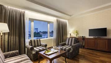 Rom – standard | Oppholdsområde | TV