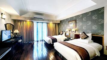 Suite (Rex) | Luxe beddengoed, een minibar, een kluis op de kamer, een bureau